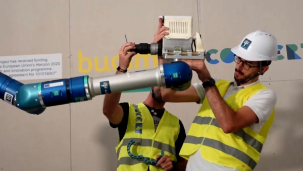 Многозадачного робота-строителя разработали в Италии