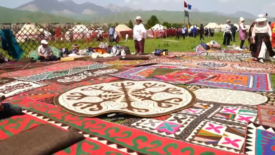 Фестиваль войлочных ковров прошёл в Кыргызстане
