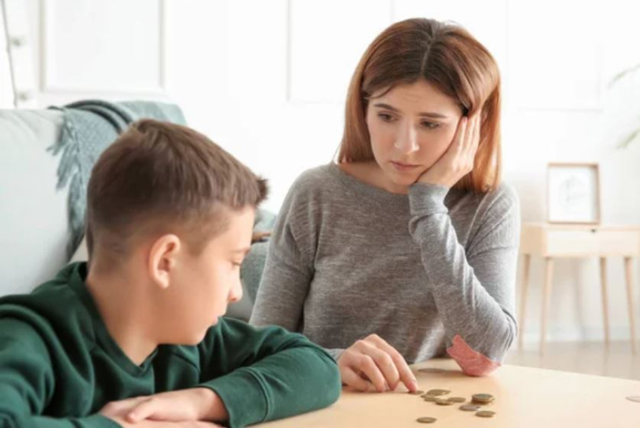 1,1 млн тенге выплатил своим детям горе-отец в Акмолинской области