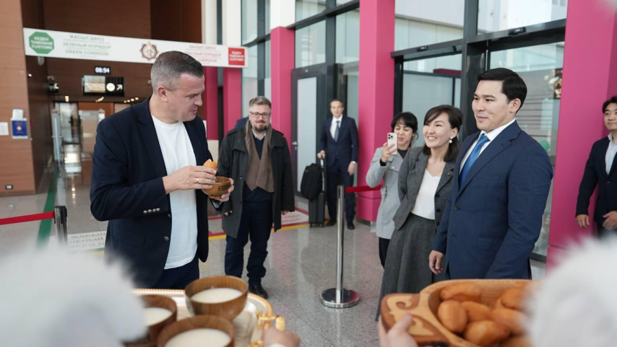 Президент Всемирного антидопингового агентства впервые прибыл в Казахстан