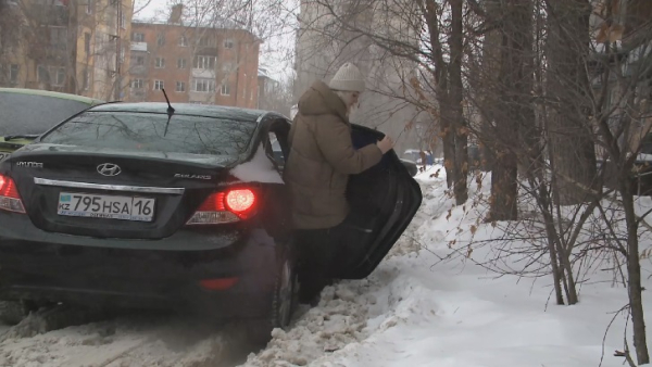 Өскемен халқы қардың астында көмілгендігіне шағымданып жатыр