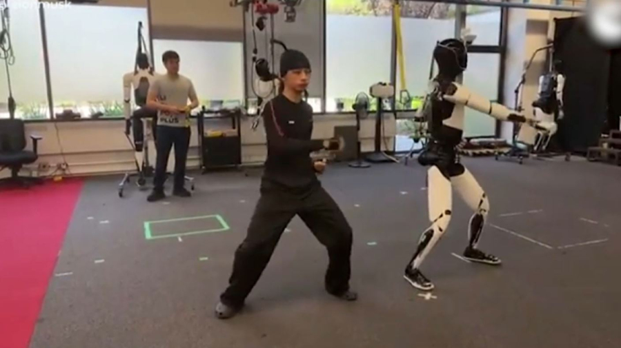 АҚШ-та Optimus роботы кунг-фу үйреніп жүр