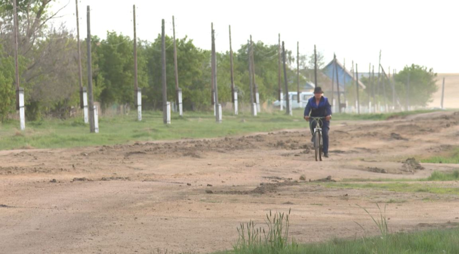 Сельчане в Акмолинской области ждут ремонт дороги