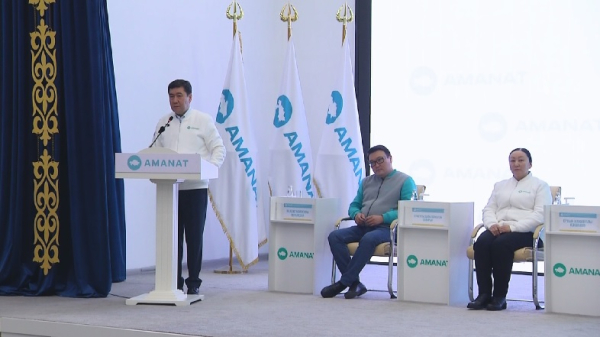 Члены штаба партии Amanat встретились с избирателями в Конаеве