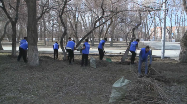 Набережную Ульбы убрали экоактивисты Усть-Каменогорска