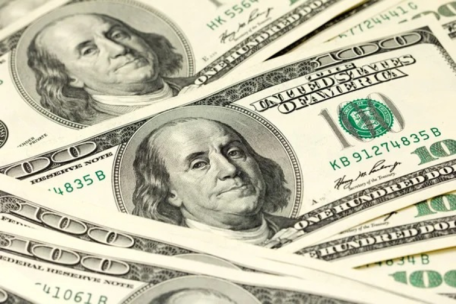 Доллар рвется к 500? Американская валюта снова подскочила на бирже KASE