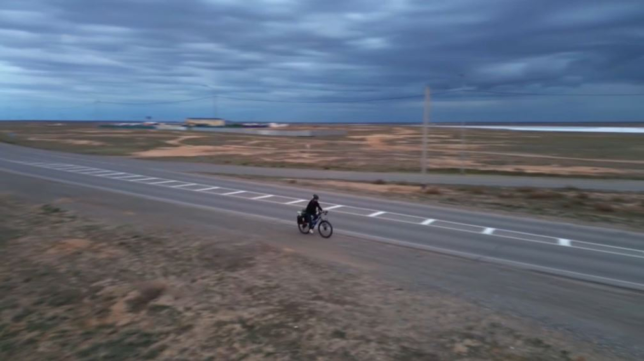 Велопутешественница Бурлен Адилет прибыла в Атырау