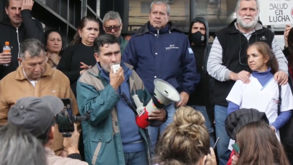 Сотни людей вышли на протесты в Аргентине