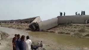 Поезд сошёл с рельсов в Пакистане: свыше 20 погибших