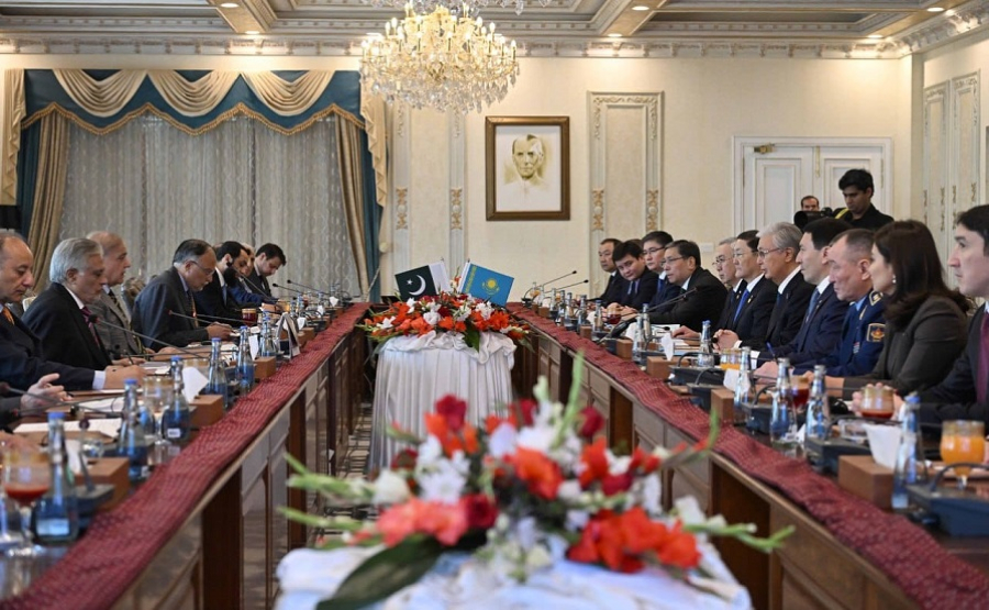 Президент Казахстана и Премьер Пакистана провели переговоры в расширенном формате