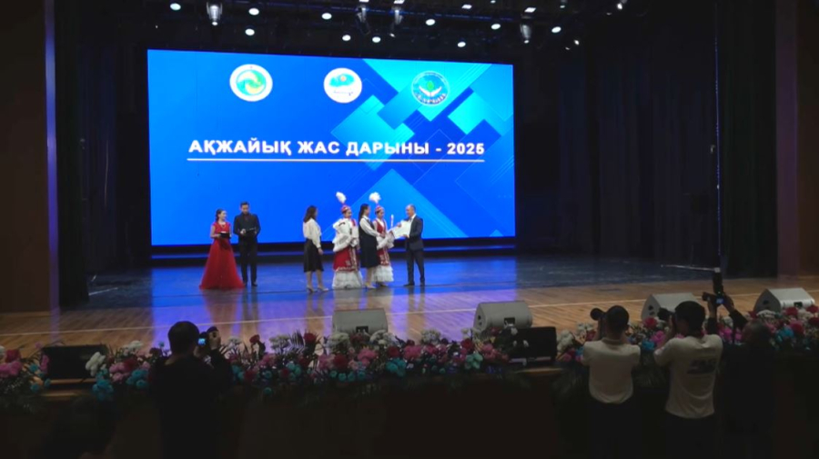 БҚО әкімі дарынды өрендерді марапаттады