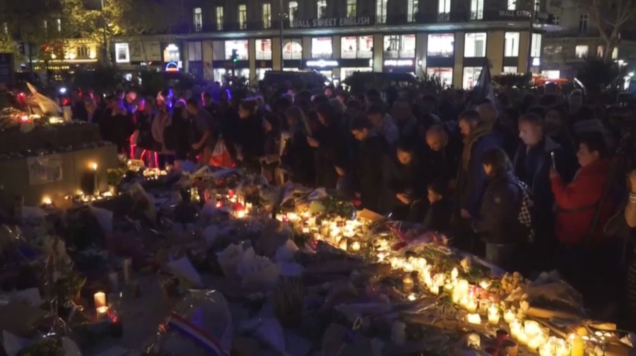 Париж вспоминает жертв терактов 2015 года