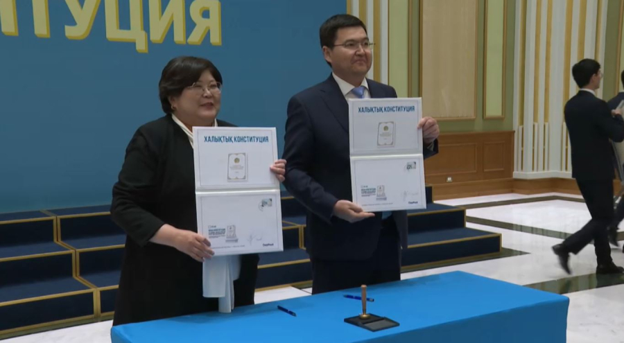 Жаңа Конституцияға арналған пошта маркасы шығарылды