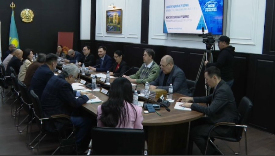 КИСИ организовал обсуждение проекта новой Конституции