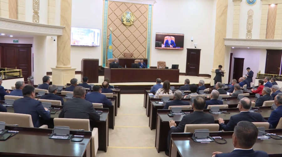 Заслуженного деятеля страны К.Султанова поздравили с юбилеем в Сенате