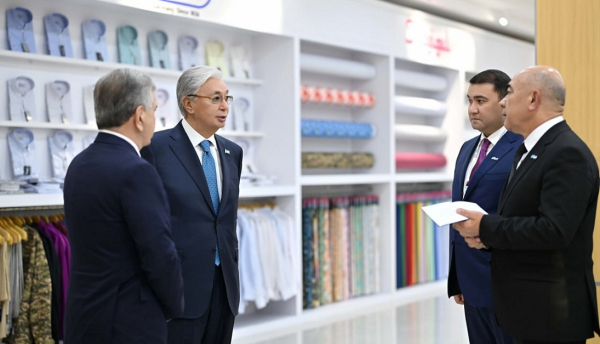 Токаев и Мирзиёев побывали на предприятии Merganteks