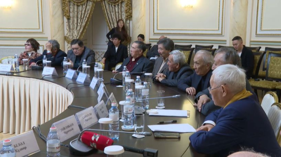 Союз писателей поддержал защиту независимости в новой Конституции