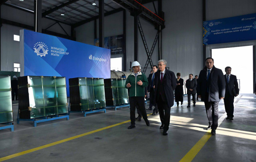 Президент осмотрел предприятие по производству закаленного стекла Dala Glass