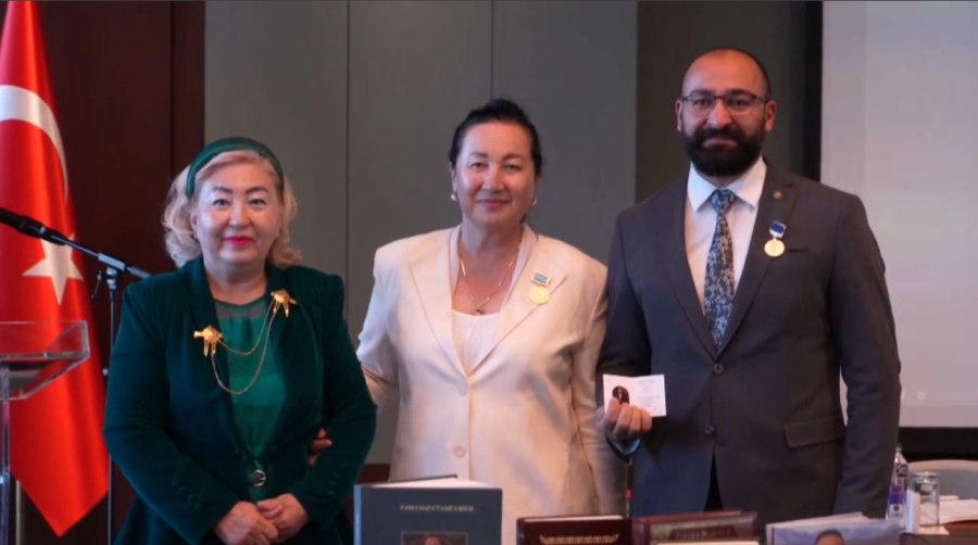 Роман казахстанской писательницы презентовали в Анкаре