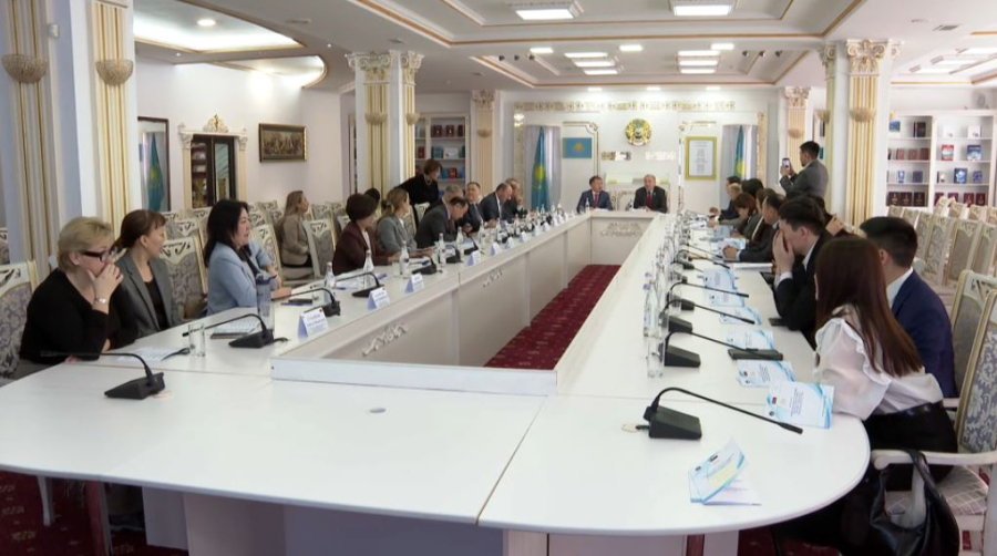 Проект новой Конституции обсудили в Астане