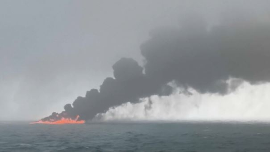 Авиатопливо попало в Северное море после столкновения двух судов