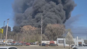 Крупный пожар вспыхнул на заводе в США