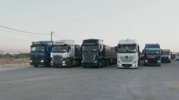 Фуры с гумпомощью направляются в Газу через КПП «Эрез»