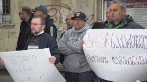 «Нет – искажению грузинской истории!»: гиды протестуют в Тбилиси