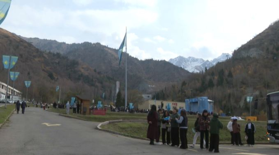 Медеуде мемлекеттік ту көтерілді