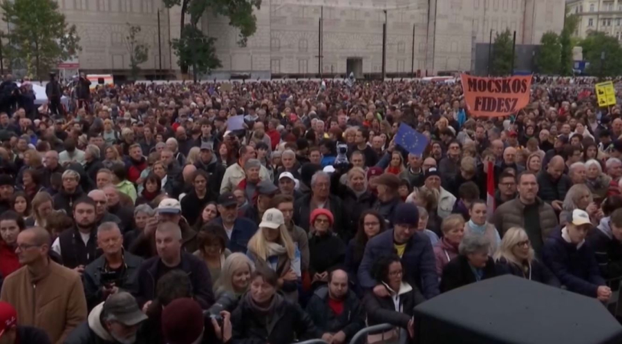 Будапештте мыңдаған адам премьер-министр В. Орбан саясатына қарсы наразылыққа шықты