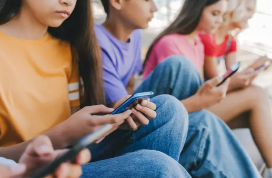 Как мошенники могут обмануть ребенка: основные схемы