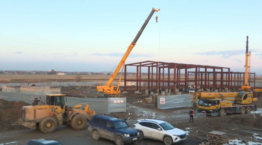 Шымкент әуежайында ұшу-қону жолағы салынып жатыр