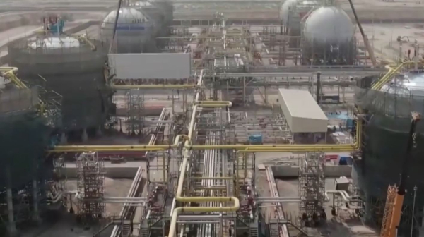 Мировые цены на нефть упали до самого низкого уровня за четыре года