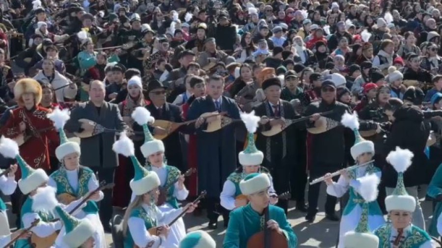 Өскеменде «Ақбұлақ» әнін 5 мың адам бірге шырқады