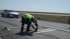 Часть автомагистрали «Актобе – Атырау – Астрахань» снова ремонтируют