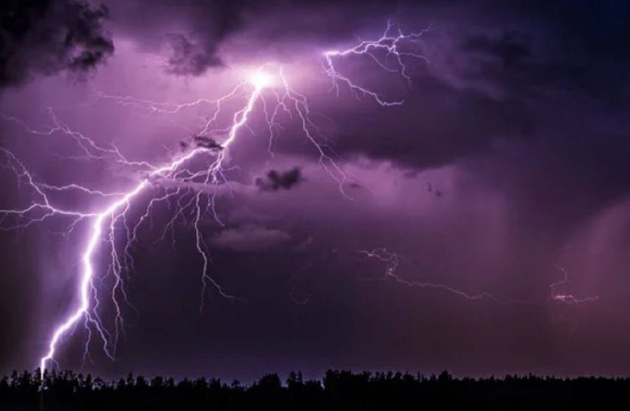 Штормовое предупреждение объявлено в Казахстане