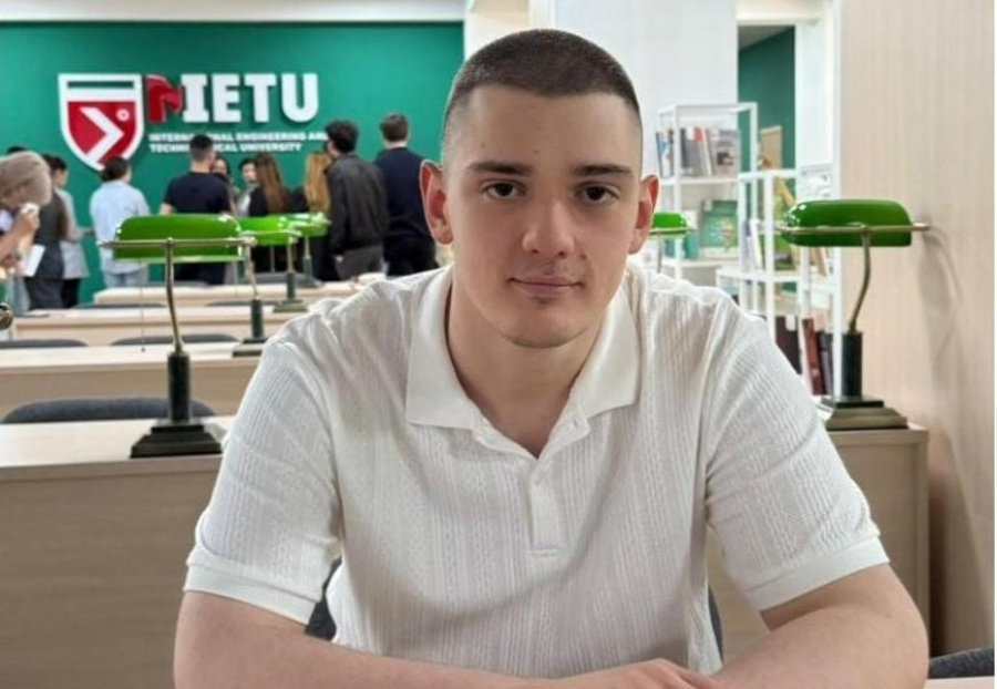 Студент из Казахстана прошел 260 курсов и стал чемпионом среди вузов страны