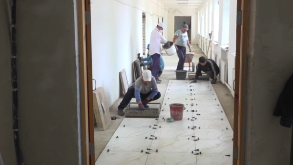 Школьники учатся в условиях ремонта в селе области Абай