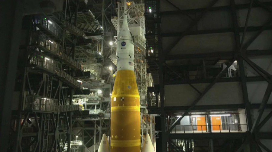 NASA Айға ұшыратын зымыранды орналастырды