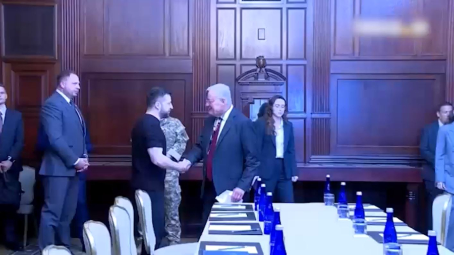 Зеленский встретился со спецпосланником США