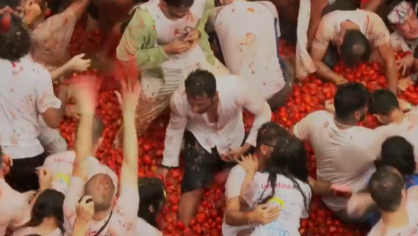 Испанияда «қызанақ шайқасы» өтті