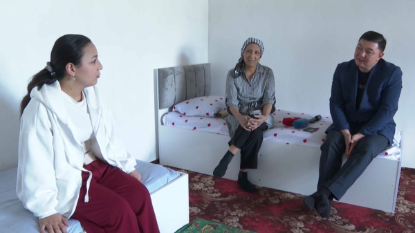 Түркістандық 20 жастағы қыз анасына бауырының бір бөлігін берді