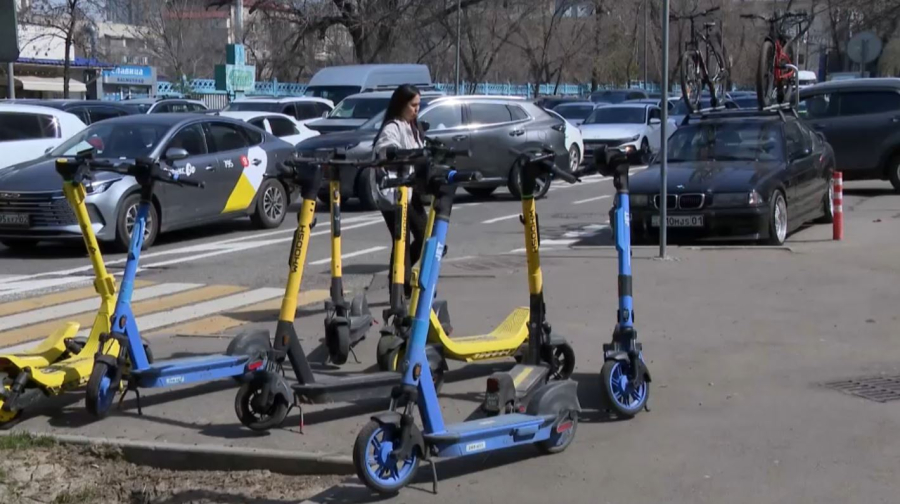 Алматыда самокат жүргізушілеріне талап күшейеді