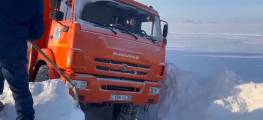 Спасатели пробивались порядка 40 км сквозь снег, чтобы спасти людей