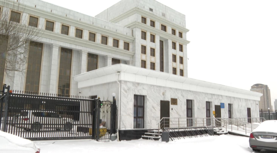 Астанада оқу орталығына алданғандар әділдік сұрайды