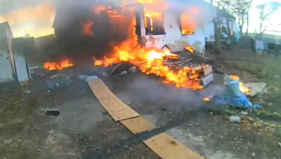 Отец и сын спасли троих детей из горящего дома