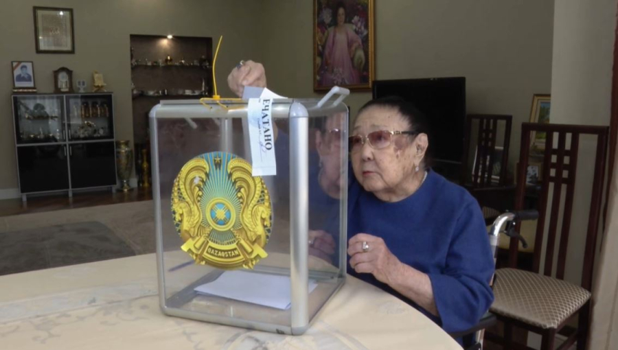 Референдум 2026: Бибігүл Төлегенова дауыс берді