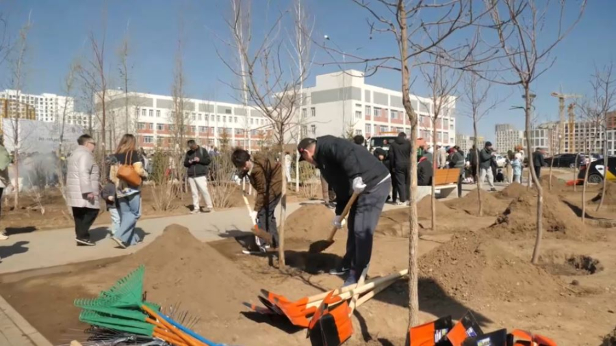 «Әкелер одағы» балаларымен бірге «Таза Қазақстан» бастамасына атсалысты