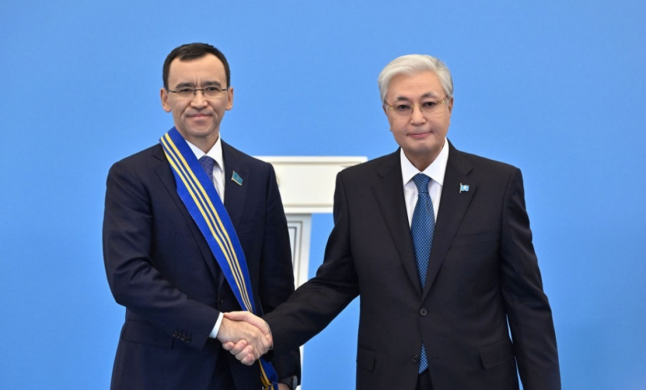 Президент вручил госнаграды за вклад в развитие страны