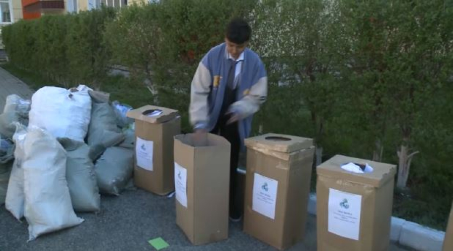 Актюбинские школьники собрали тонну макулатуры за сутки